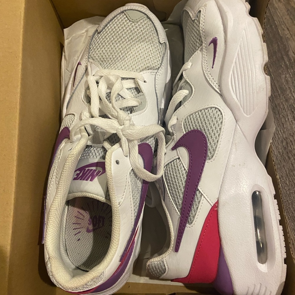 NIKE SNEAKERS